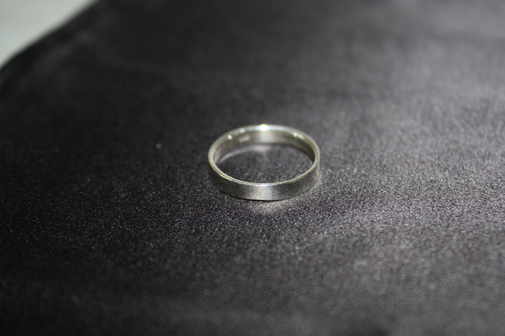 Elegant ring i äkta 925 silver – Tidlös design för varje tillfälle