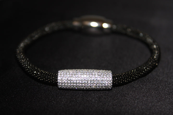Midnight Spark - Elegant Silverarmband med Svart Mesh & Kristallcylinder – 925 Sterling Silver