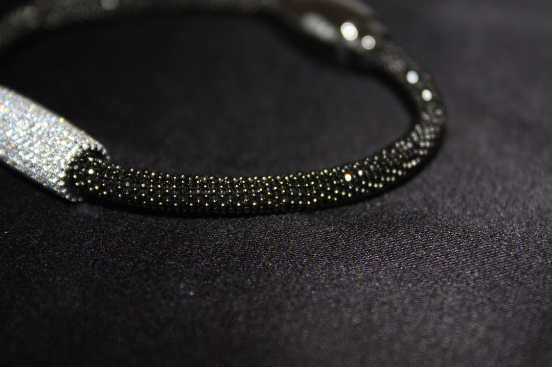 Midnight Spark - Elegant Silverarmband med Svart Mesh & Kristallcylinder – 925 Sterling Silver