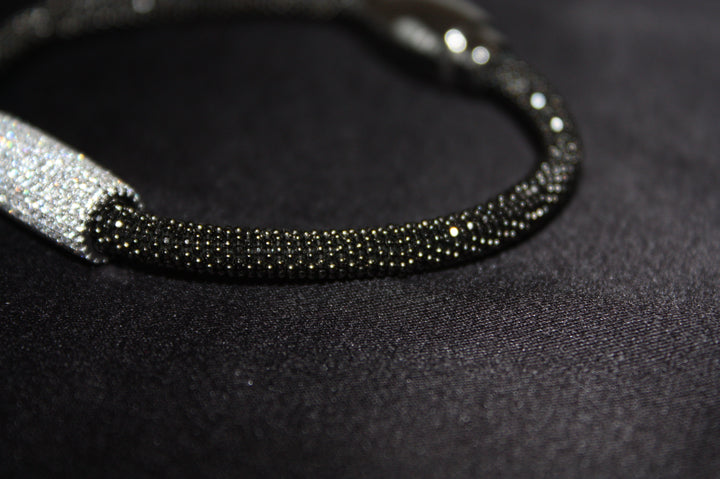 Midnight Spark - Elegant Silverarmband med Svart Mesh & Kristallcylinder – 925 Sterling Silver