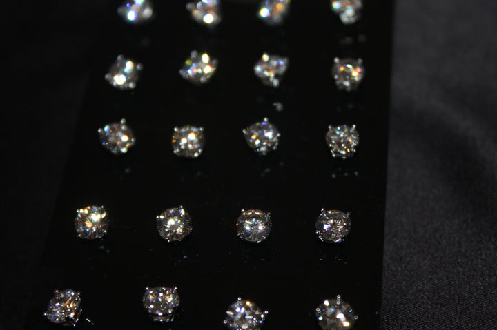 Elegant gnistrande örhänge i 925 silver – säljs styckvis