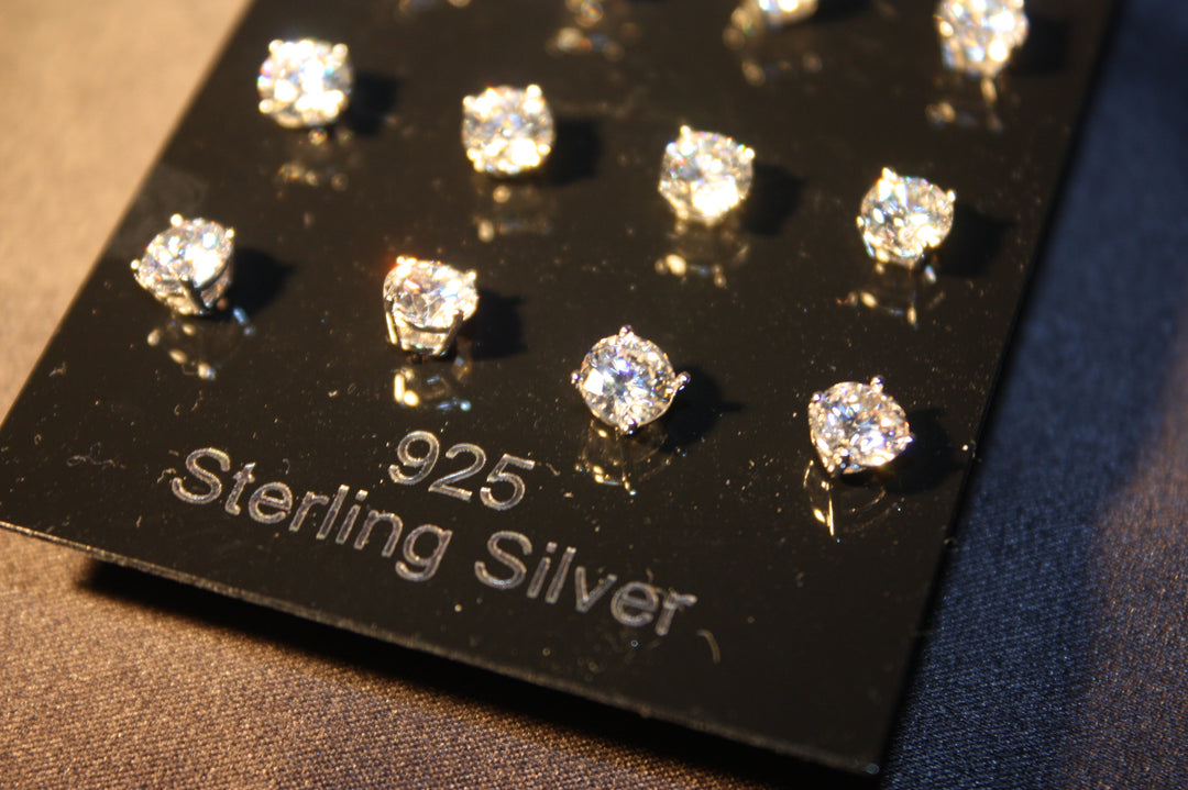 Elegant gnistrande örhänge i 925 silver – säljs styckvis