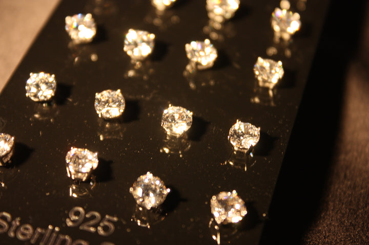 Elegant gnistrande örhänge i 925 silver – säljs styckvis