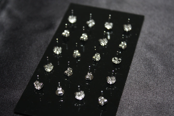 Elegant gnistrande örhänge i 925 silver – säljs styckvis