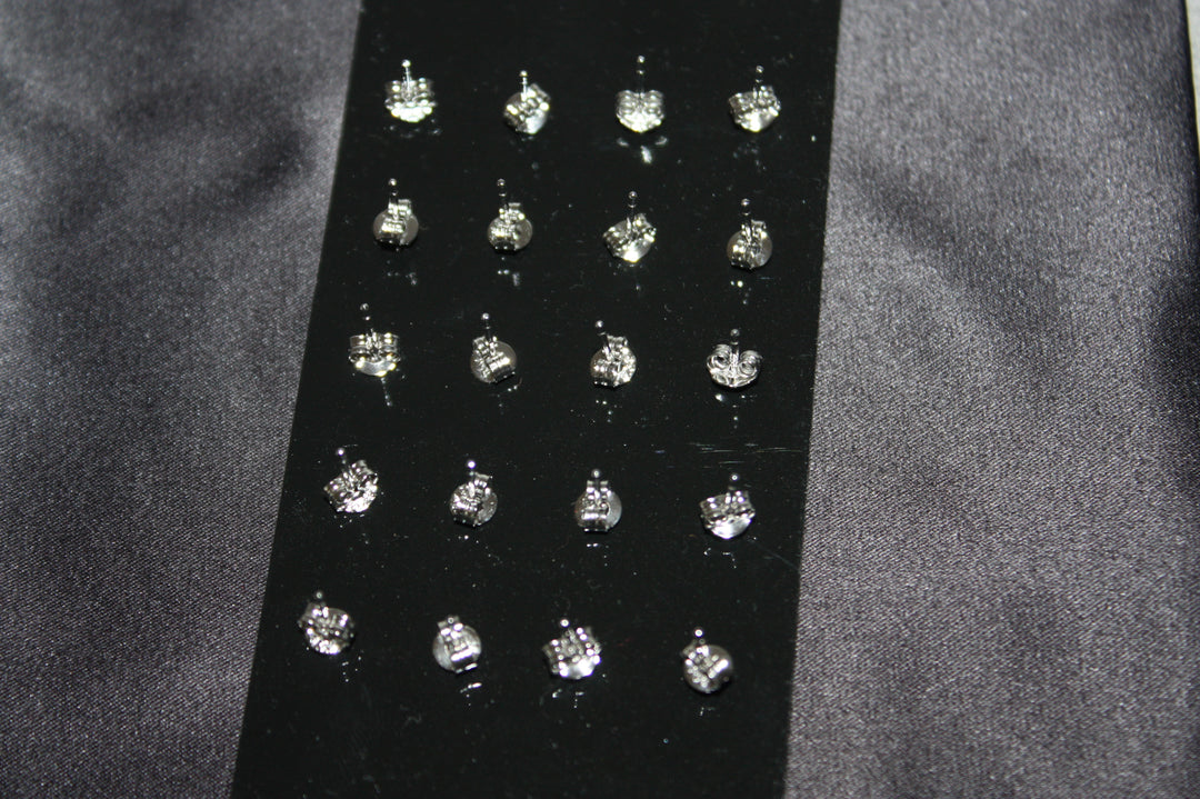 Elegant gnistrande örhänge i 925 silver – säljs styckvis