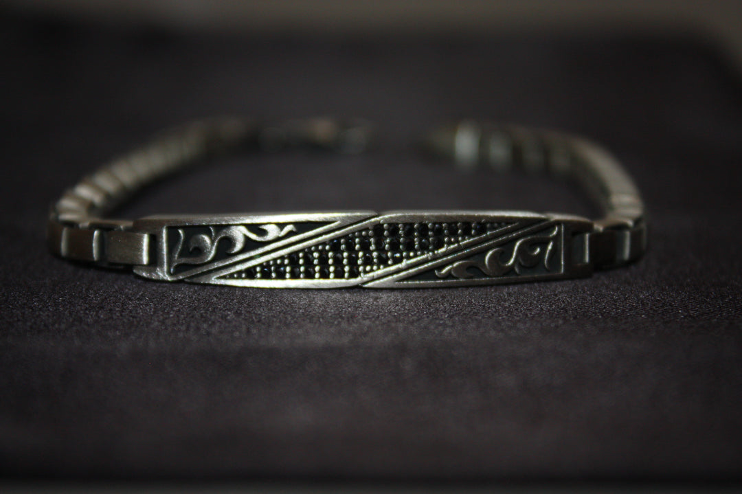 Obsidian Edge – Maskulint Armband i Oxiderat Silver (22,8g)