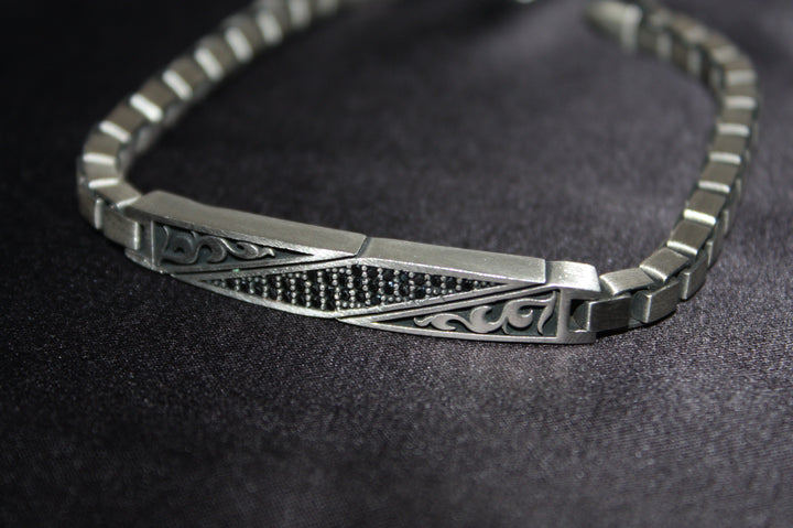 Obsidian Edge – Maskulint Armband i Oxiderat Silver (22,8g)