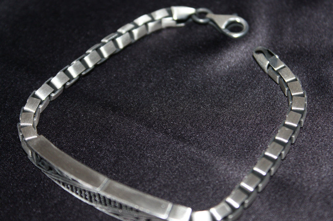 Obsidian Edge – Maskulint Armband i Oxiderat Silver (22,8g)