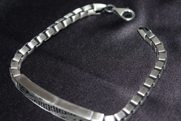 Obsidian Edge – Maskulint Armband i Oxiderat Silver (22,8g)