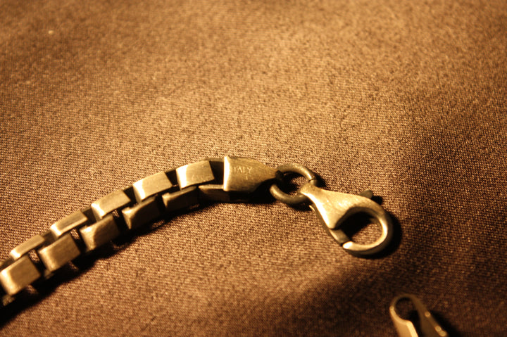 Obsidian Edge – Maskulint Armband i Oxiderat Silver (22,8g)