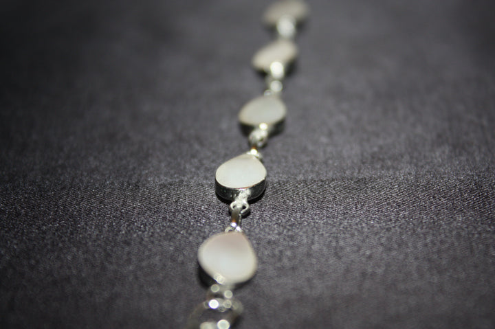 Moonlight Teardrops – Armband i Äkta Silver med Pärlemor