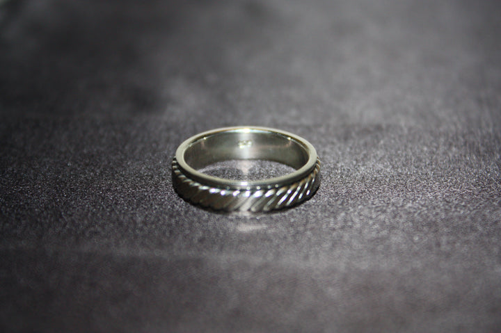 Twist of Elegance – 925 Sterling Silver Ring