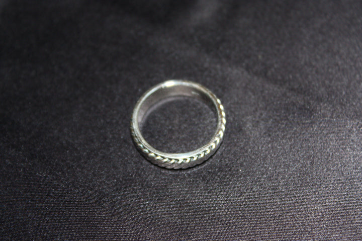Twist of Elegance – 925 Sterling Silver Ring