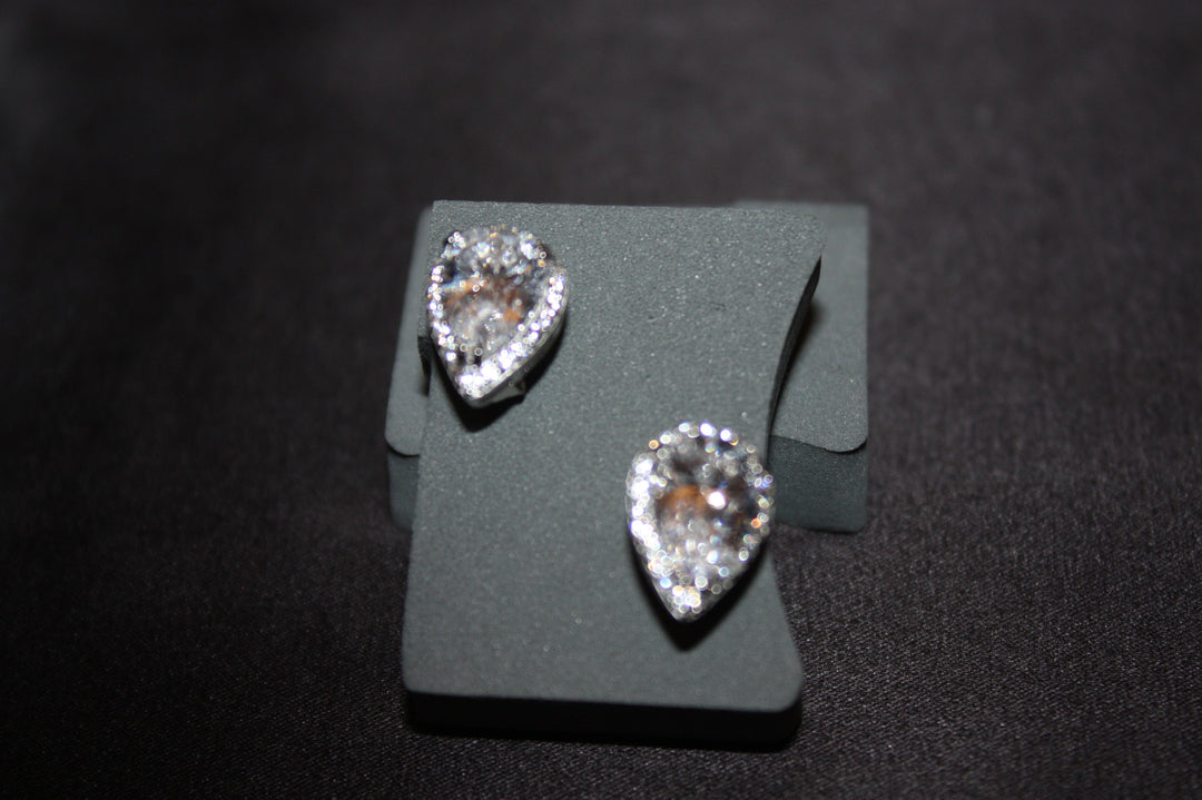 "Lacrima Luxe" – Droppformade Silverörhängen med Strålande Swarovski Zirconia