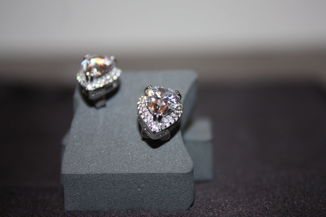 "Lacrima Luxe" – Droppformade Silverörhängen med Strålande Swarovski Zirconia