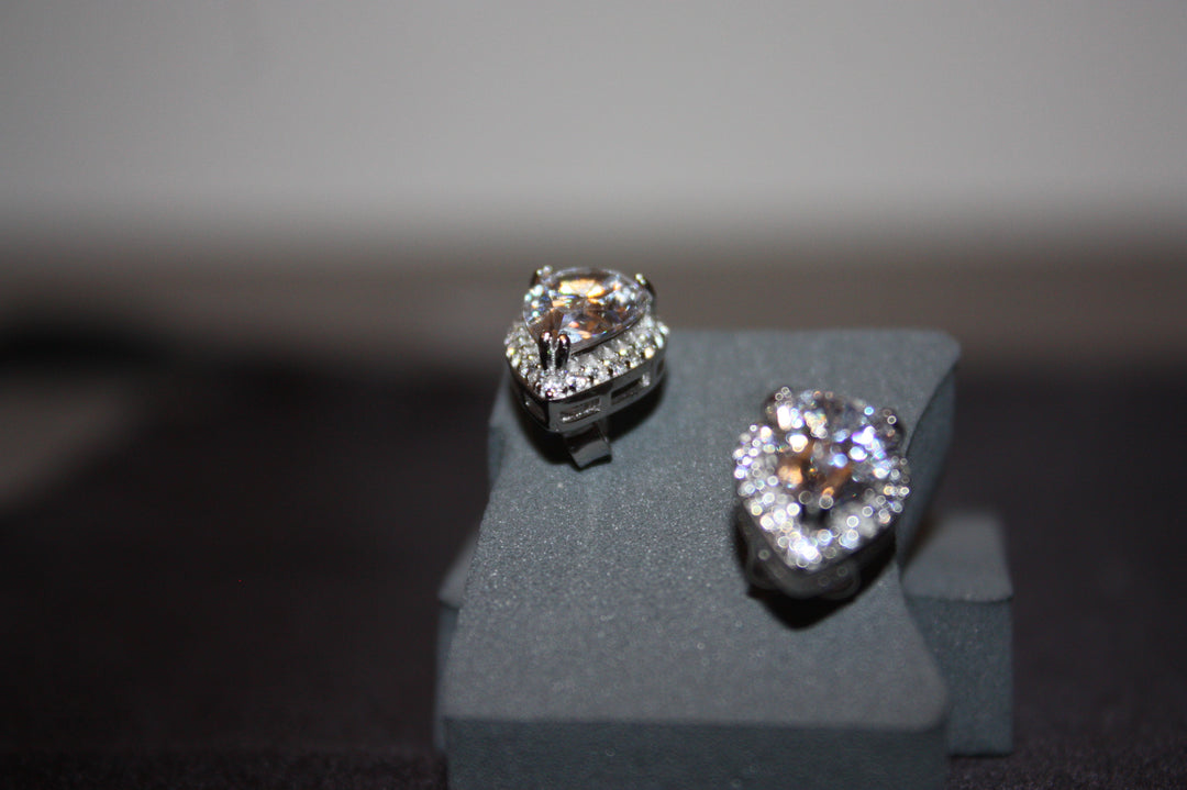 "Lacrima Luxe" – Droppformade Silverörhängen med Strålande Swarovski Zirconia