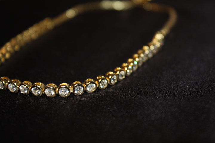 Aurelia Glow – Lyxigt Justerbart Armband i Guldpläterat 925 Silver med Klara Stenar