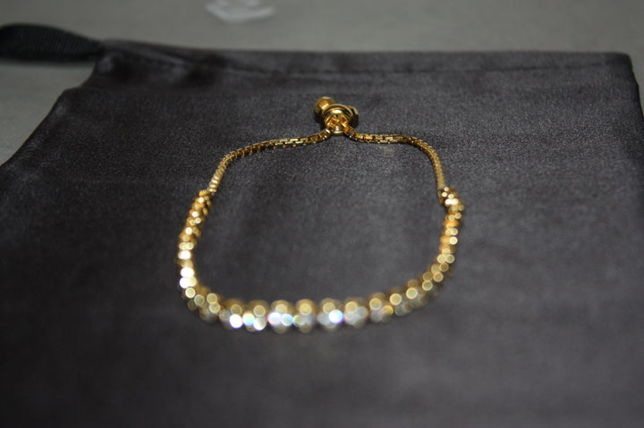 Aurelia Glow – Lyxigt Justerbart Armband i Guldpläterat 925 Silver med Klara Stenar