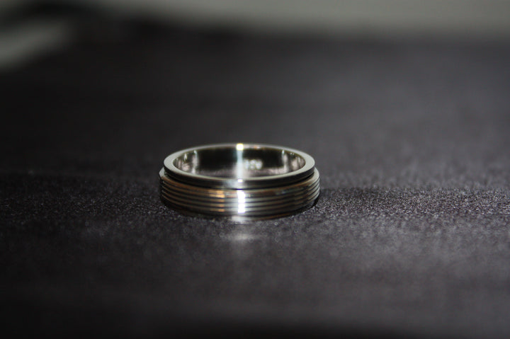 Streamline - Tidlös Silverring med Raka Linjer – 925 Sterling Silver