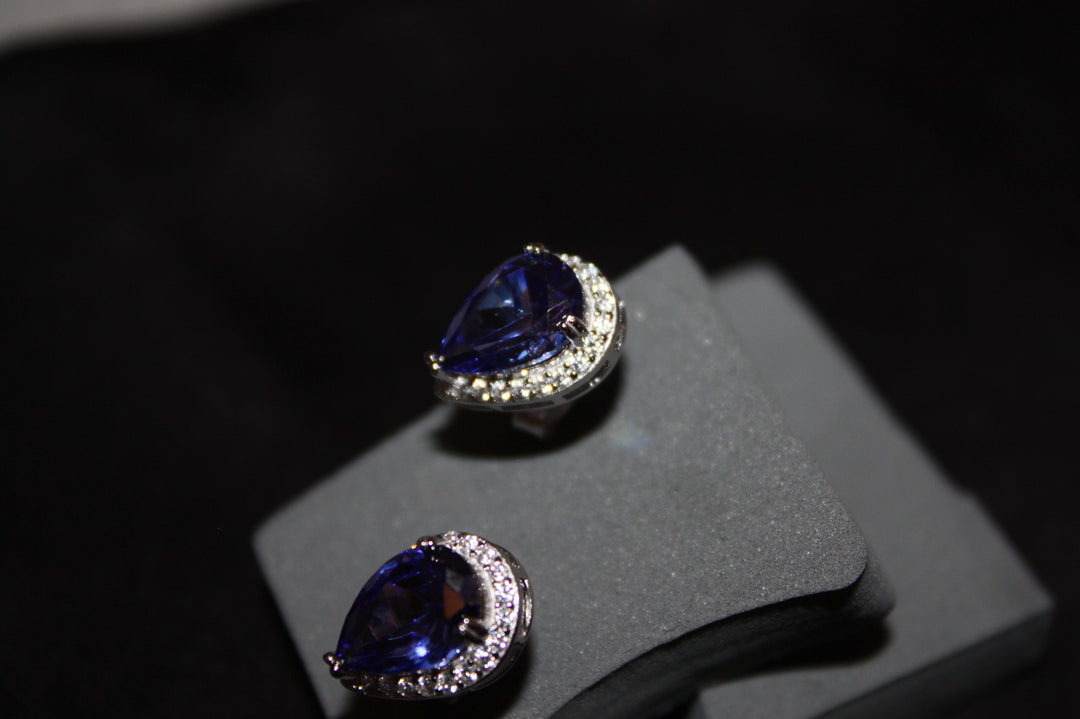 Midnight Teardrops – Droppformade örhängen i silver med safirblå stenar – 3,72g