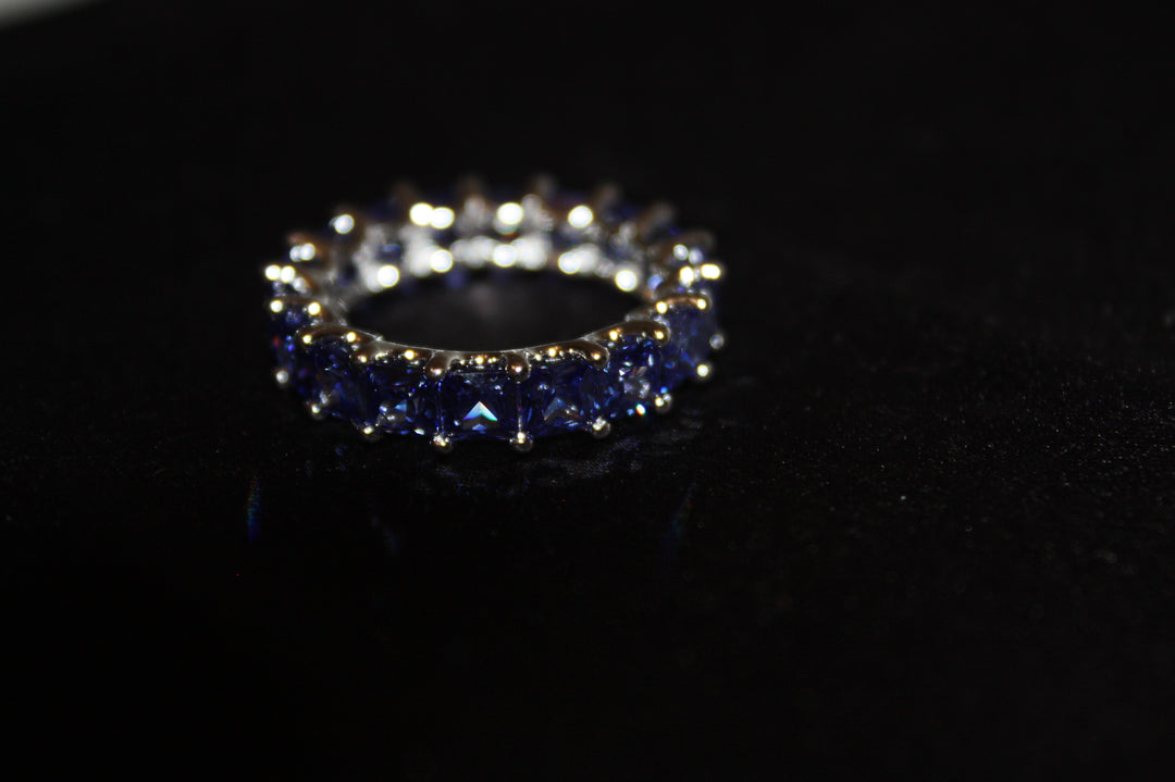 Celeste - Silverring med Safirblå Stenar - 5,84g