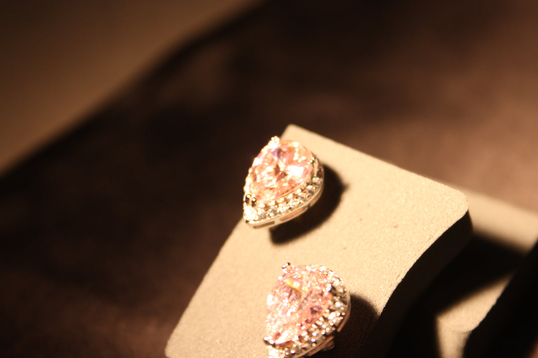 Rosalie – Droppformade Örhängen i 925 Silver med Rosa Simulerad Sten & Zirconia