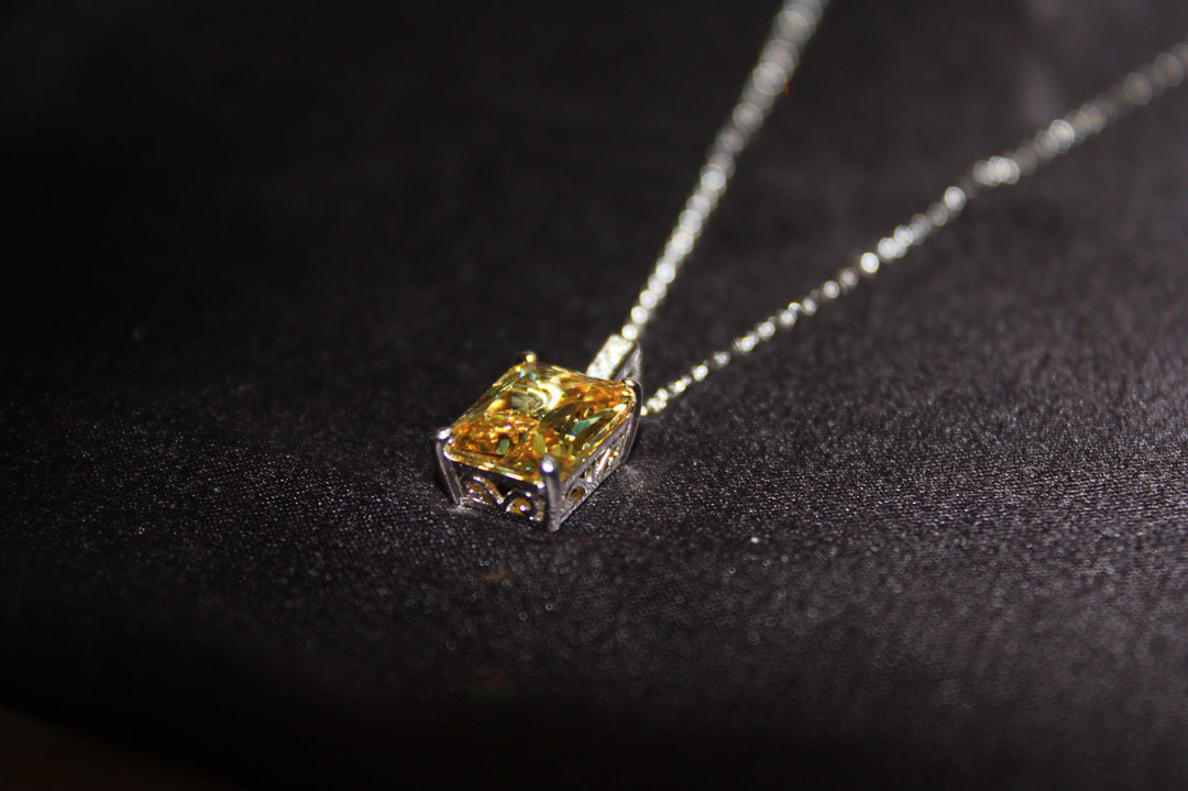 Chroma Dusk Set – Halsband & Ring i 925 Silver med Färgskiftande Prinsesslipad Sten