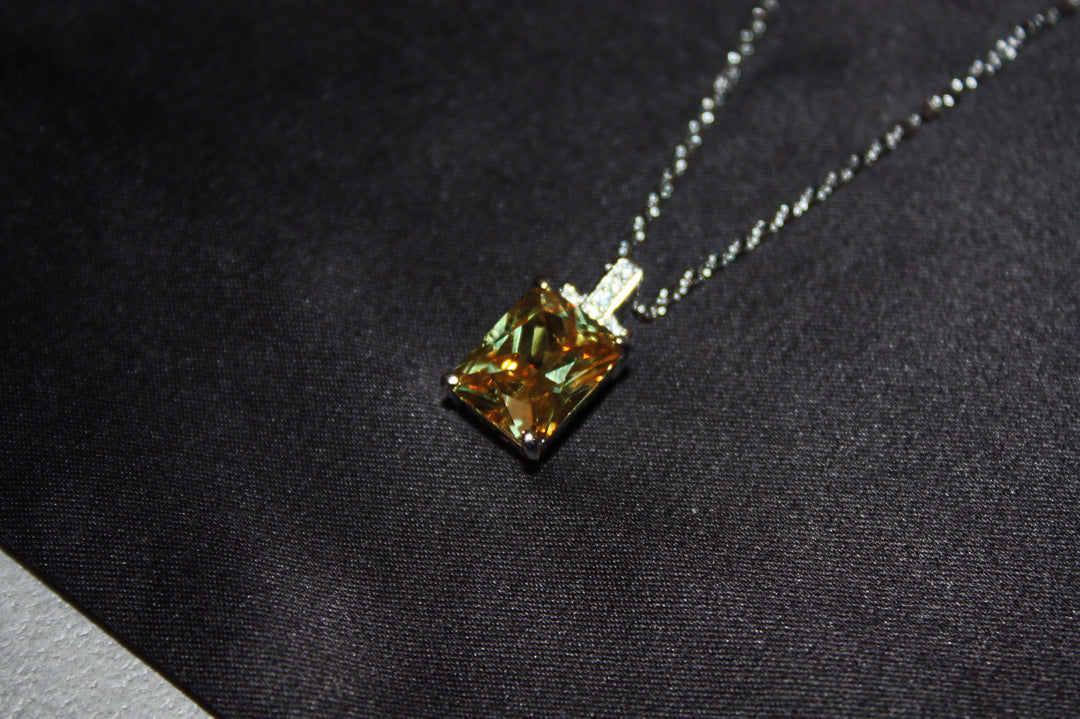 Chroma Dusk Set – Halsband & Ring i 925 Silver med Färgskiftande Prinsesslipad Sten