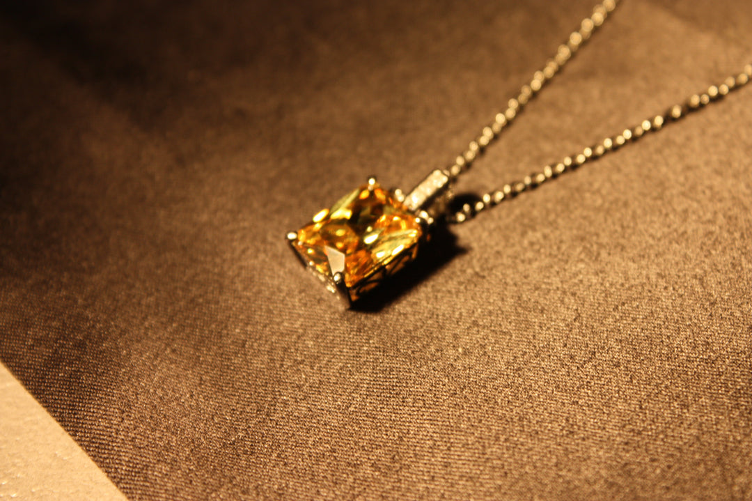 Chroma Dusk Set – Halsband & Ring i 925 Silver med Färgskiftande Prinsesslipad Sten